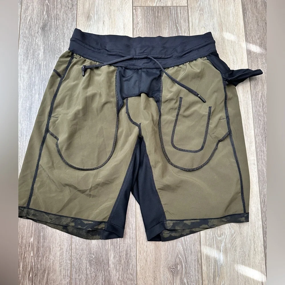 🖤 Men’s Lululemon Camouflage 9” shorts with pockets Size Medium excellent.